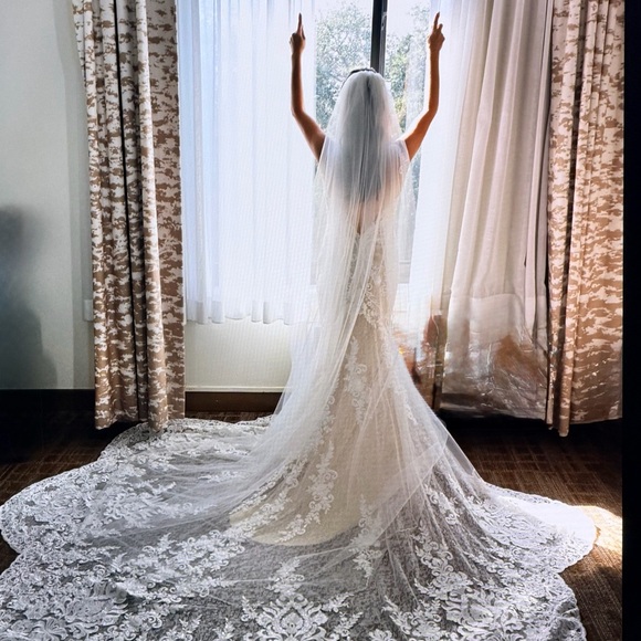 Elegant White Lace Wedding Dress